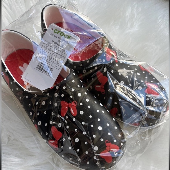 🆕Crocs Minnie Mouse Red Bow Polka Dot Print Women’s Size 5 Removable Insole - Picture 5 of 13